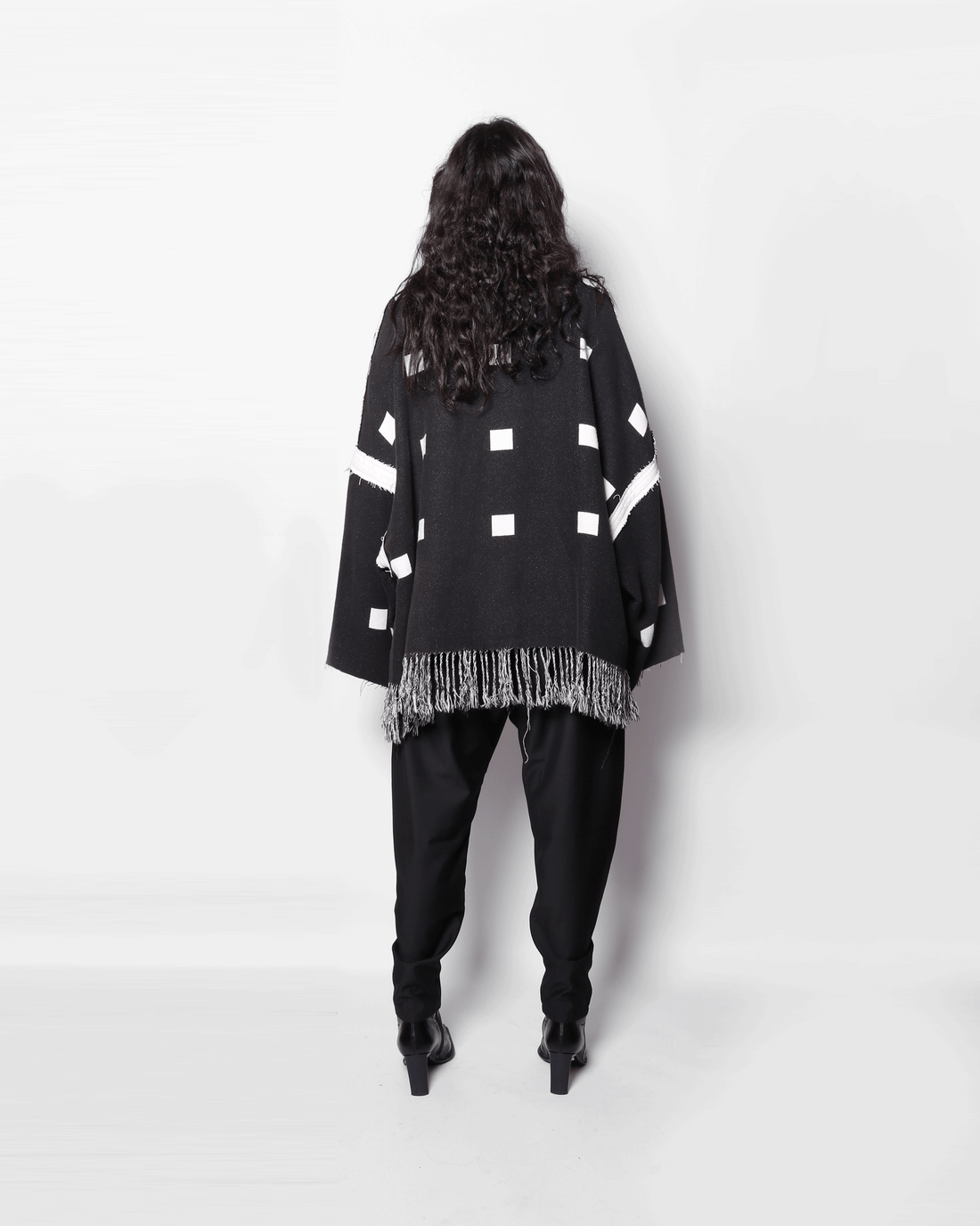 BLANKET JACKET (BLACK AND WHITE)